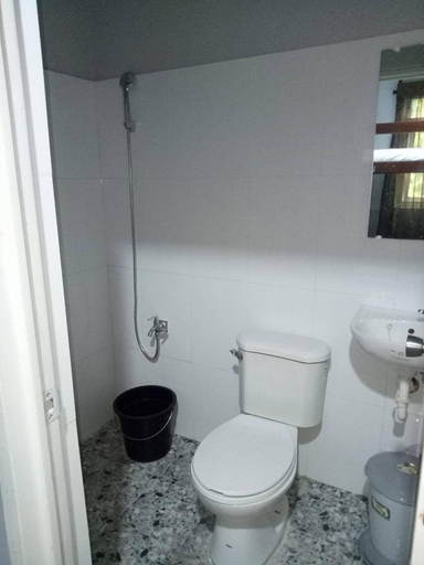 Bathroom 4, RedDoorz @ Villa E Mansion, Vigan City