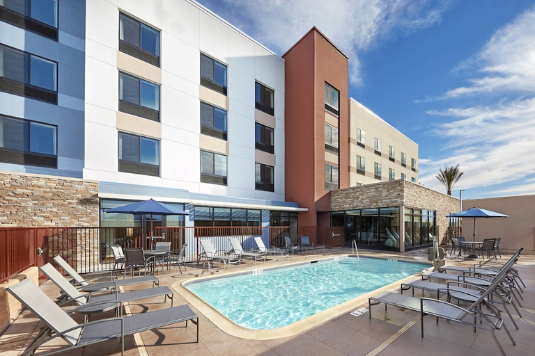 Sport & Beauty, Fairfield by Marriott Inn & Suites Indio Coachella Valley, Riverside