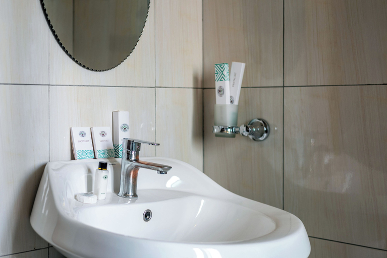 Bathroom 3, Masheda Palms Resort, Mawokota