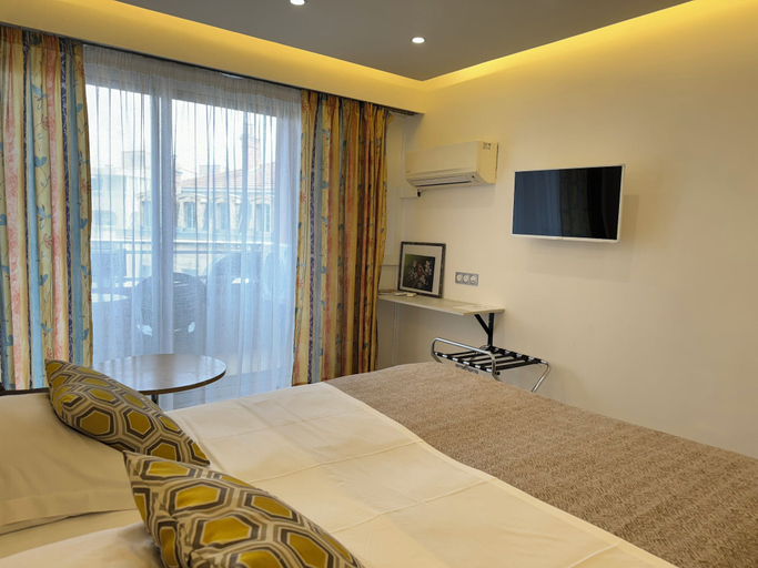 Bedroom 3, Hotel Panorama, Alpes-Maritimes