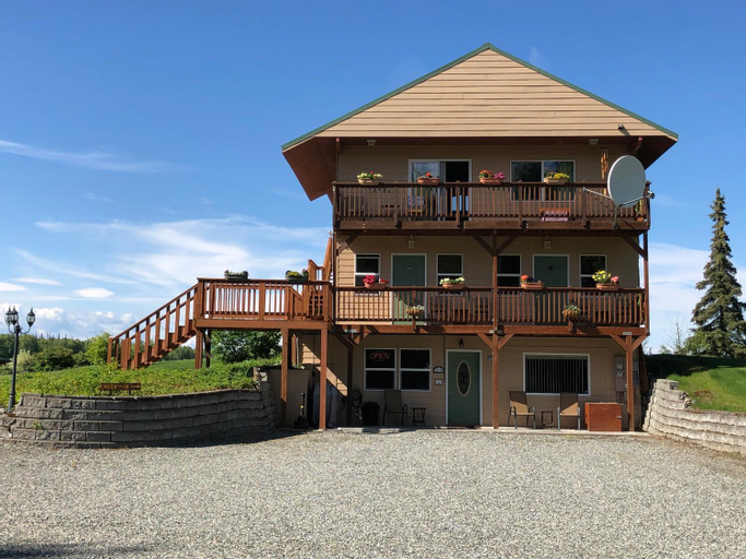 Exterior & Views