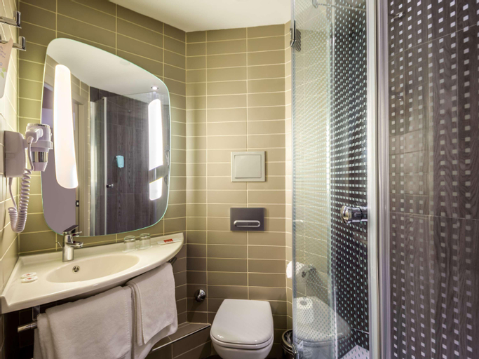 Bathroom 11