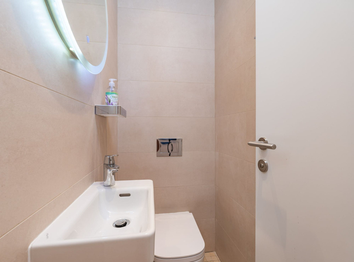 Bathroom 4, Marcus Mai, Dubrovnik