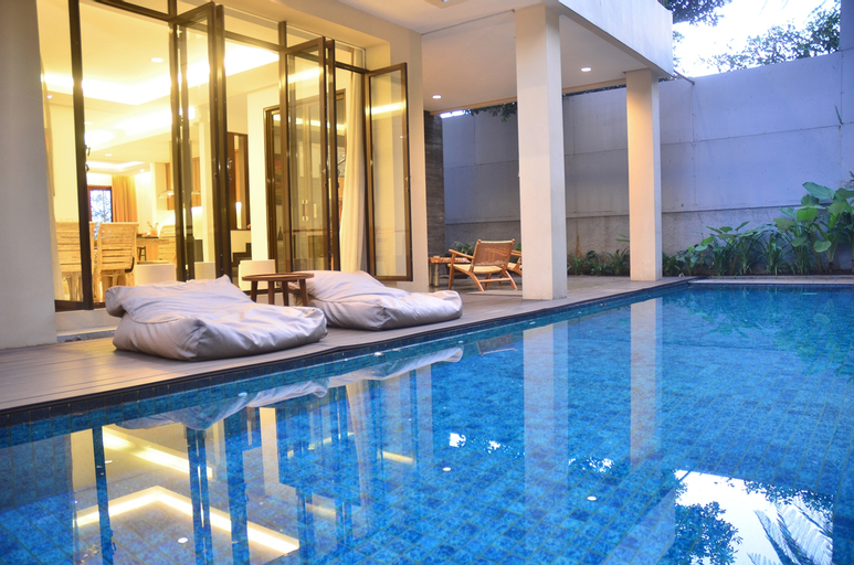 Swimming Pool 16