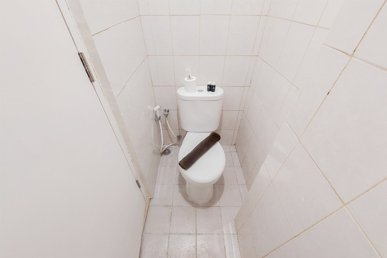 Bathroom 3, Simply And Homey Studio At Poris 88 Apartment, Tangerang