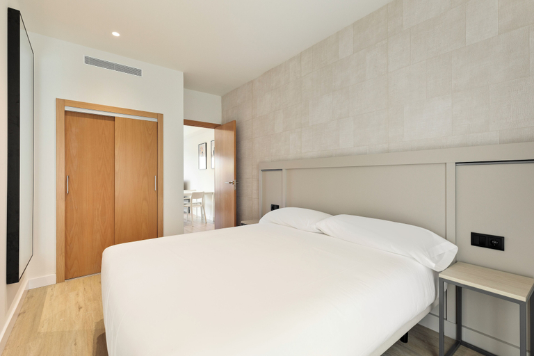 Bedroom 5, Aparthotel Xic, Girona