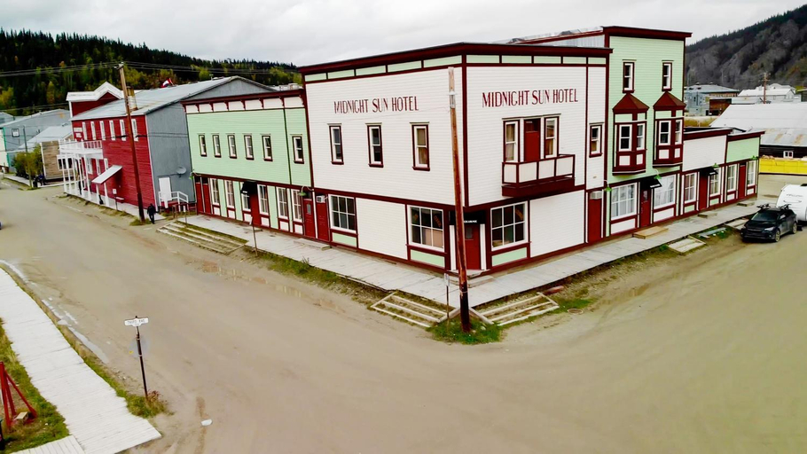 Exterior & Views