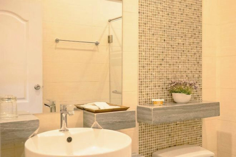 Bathroom 17