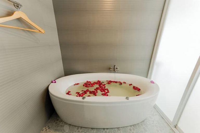 Bathroom 7