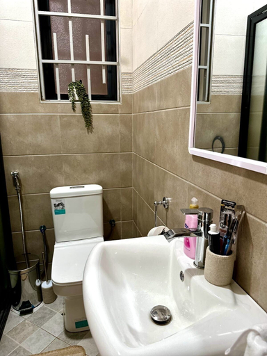 Bathroom 2, B&Z Luxury Apartments, Kampala