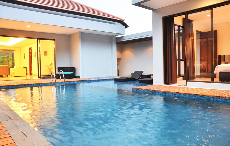 Swimming Pool 24