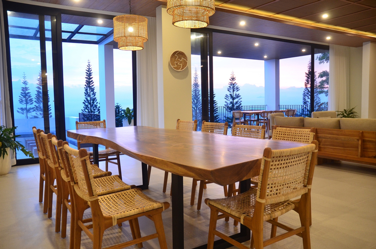 Dining Room 27