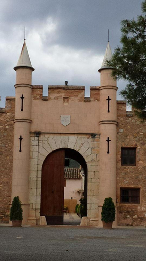 Others 5, Castillo con piscina en plena Sierra Calderona, Castellón