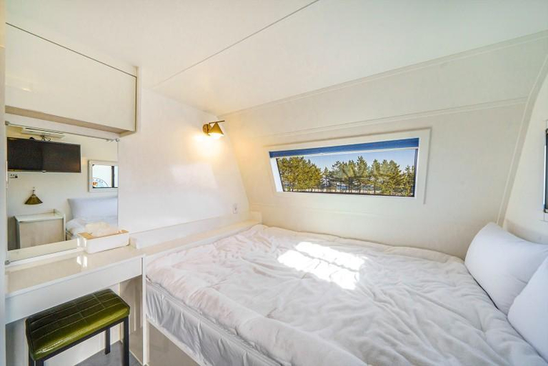 Bedroom 2, Goseong Ara Camp Caravan, Goseong