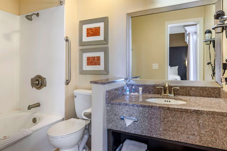 Bathroom 4, Comfort Inn & Suites Huntington Beach, Orange