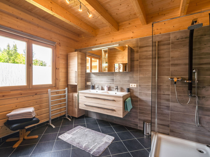 Bathroom 3, Cozy Holiday Home in Finkenstein near Lake, Villach Land