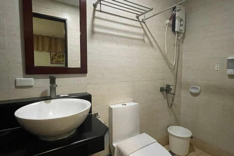 Bathroom 10
