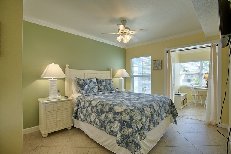 Bedroom 2, Barefoot Beach Resort, Pinellas