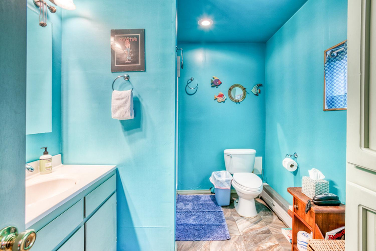 Bathroom 3, Getaway Bar on Easy Street, Tillamook