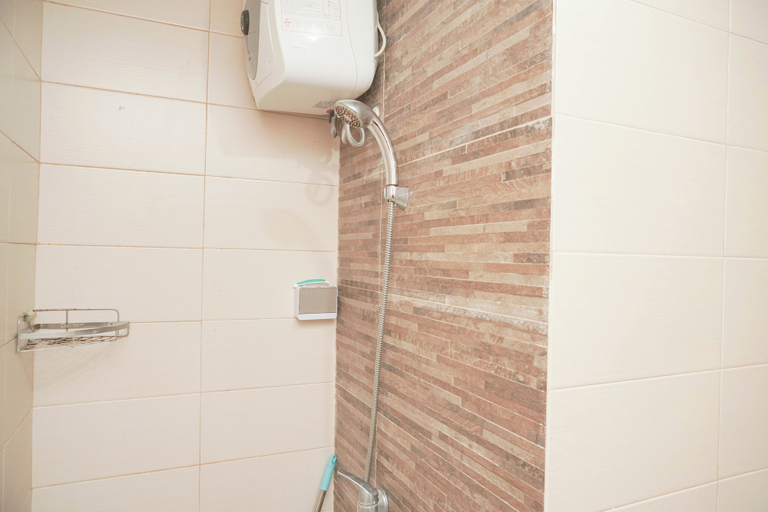 Bathroom 2, Simply Modern 1Br At Sky Terrace Apartment, West Jakarta