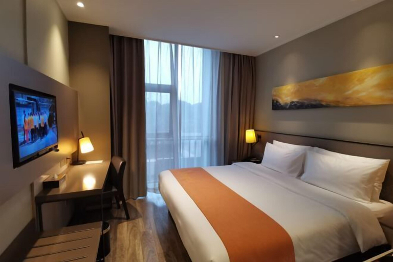 Bedroom 2, Homeinn Plus Hotel (Suzhou Fenhu Luxin Avenue), Suzhou