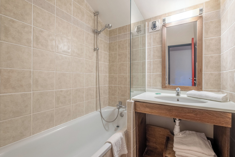 Bathroom 3, Pierre & Vacances Residence Le Quartz, Savoie