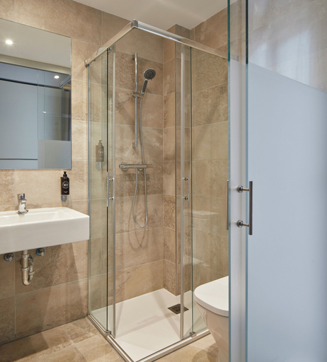 Bathroom 2, Pensión El Puerto, Guipúzcoa