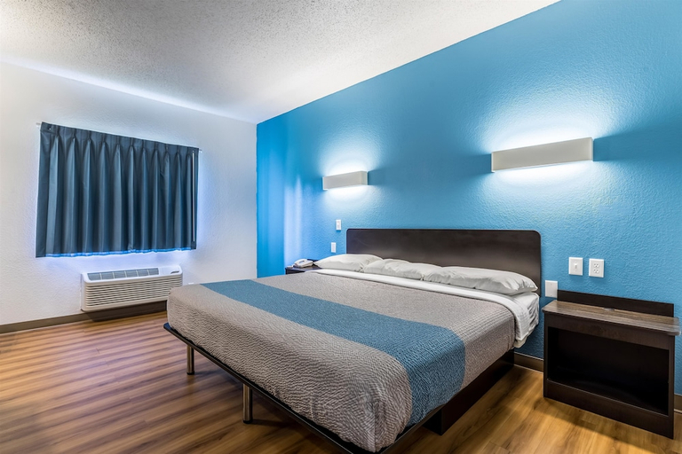 Bedroom 2, Motel6 Indianapolis, IN - Southport, Indianapolis