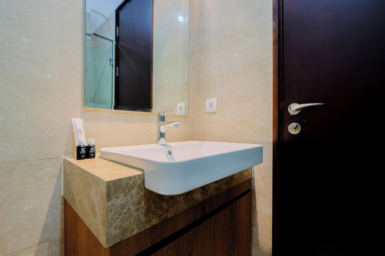 Bathroom 3, Comfort And Modern Look Studio Menteng Park Apartment, Central Jakarta