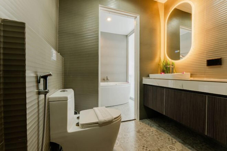 Bathroom 9