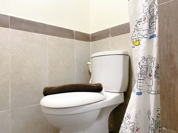 Bathroom 3, Comfortable Living 2Br At Meikarta Apartment, Cikarang