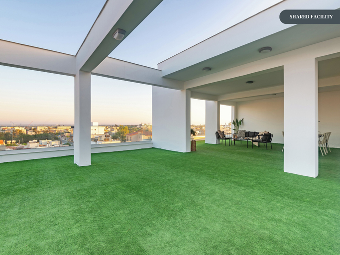 Others 5, Sanders Cruise - Bright 2-bdr Apt With 2 Balconies
