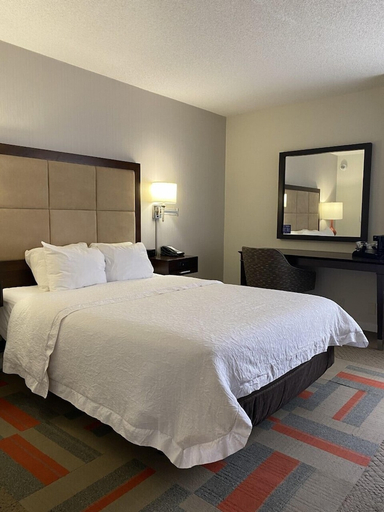Bedroom 2, Hampton Inn Harrisonburg-University, Harrisonburg