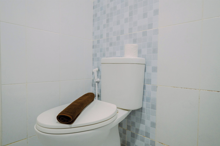 Bathroom 3, Warm And Well Designed 2Br Tokyo Riverside Pik 2 Apartment, Tangerang