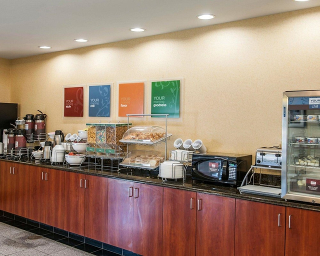 Food & Drinks 5, Comfort Suites Near Indianapolis Airport, Indianapolis