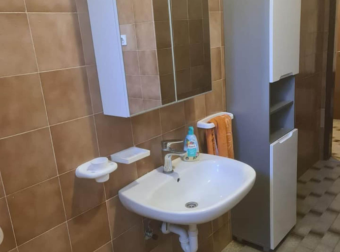 Bathroom 3, Apartments Rubbi, Nin