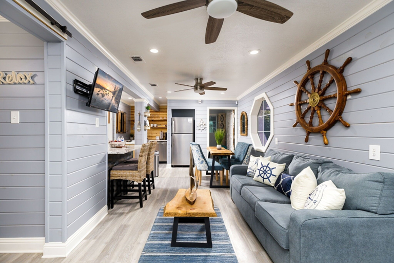 Others 5, Captain's Cabin on Colleen, Comal
