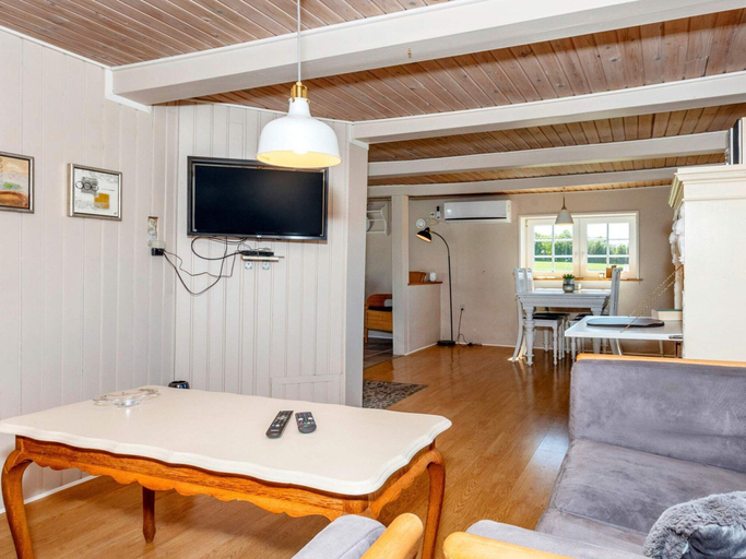 Dining 3, 5 Person Holiday Home in Karby, Morsø
