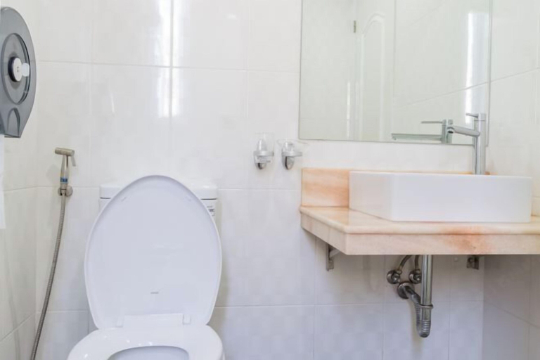 Bathroom 4, Good Luck Homestay, Ahanta West