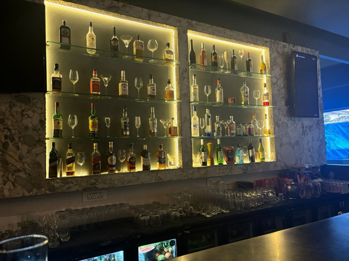 Food & Drinks 5, Shelter Suites (Formerly known as Fisco The Hub Link), Mumbai Suburban