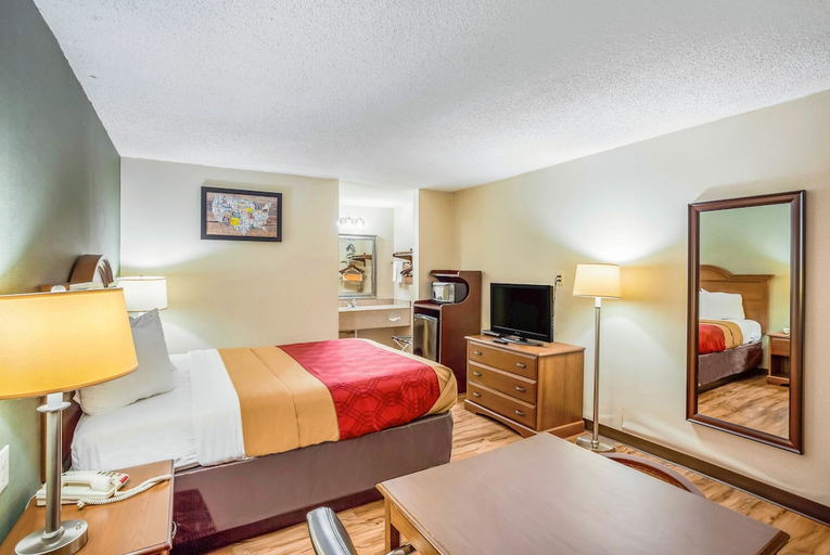 Bedroom 2, Econo Lodge Huntington - Barboursville University Area, Cabell