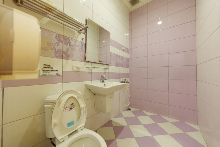 Bathroom 3, Kstar 888 Bed and Breakfast, Pingtung