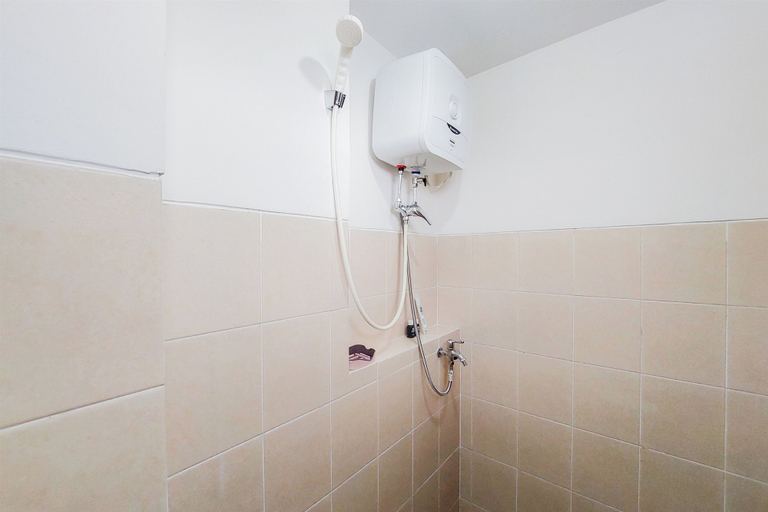 Bathroom 3, Homey And Modern 2Br At Loftvilles City Apartment, Tangerang Selatan