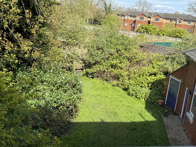 Others 5, Beautifully Lit Airy 1-bed Apartment in Liverpool, Sefton