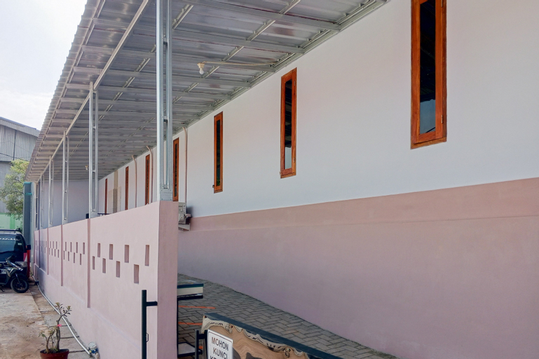 Exterior & Views 2, Wisma Radya Syariah RedPartner, Cikarang