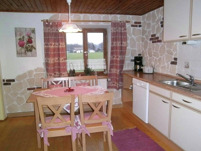 Others 3, Cozy Holiday Home in Feldwies near Ski Area, Traunstein