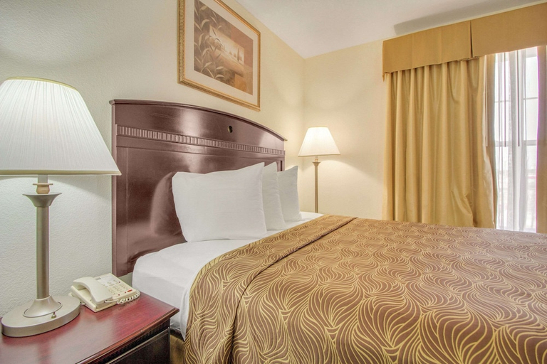 Bedroom 3, MainStay Suites Texas Medical Center/Reliant Park, Houston