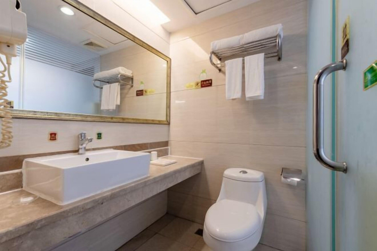 Bathroom 3, Vienna Hotel (Shenzhen Bijiashan Yinhu subway station), Shenzhen