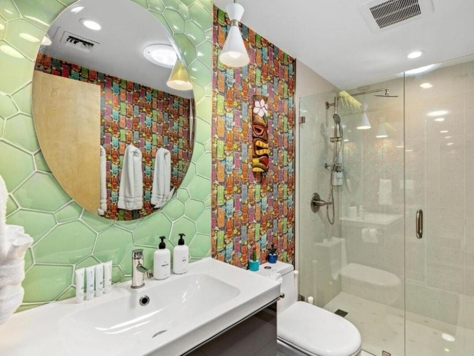 Bathroom 4, Rainbow Retreat, Riverside