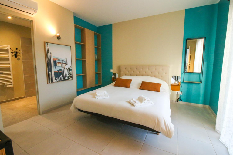 Others 3, Vita, Jacuzzi Partage & Parking avec Borne de Recharge Voiture Electrique, Dordogne